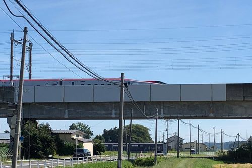 Tàu Shinkansen bất ngờ bị tách rời toa, phải dừng khẩn cấp