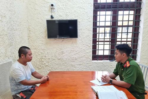 Cải dạng nam trang để trốn truy nã 16 năm