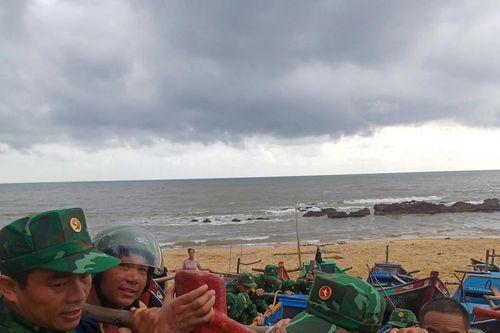 Miền Trung ứng phó bão số 4