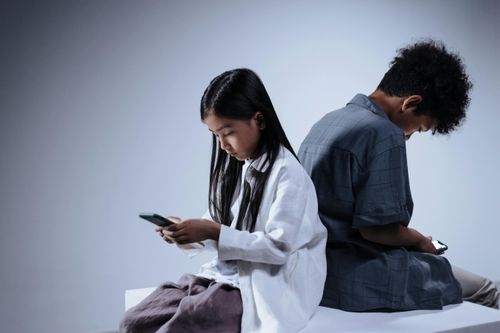 6 dấu hiệu cho thấy trẻ bị bắt nạt trên mạng