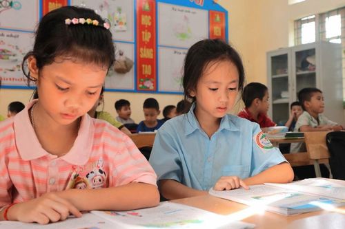 Ổn định việc ăn, ở và học tập cho 107 học sinh thôn Làng Nủ