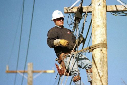 Trả tiền điện cho hàng xóm suốt 15 năm vì bị câu nhầm dây điện