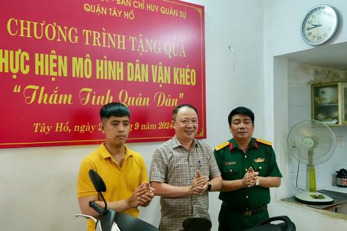 Thắm tình quân dân quận Tây Hồ