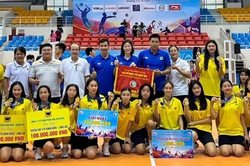 Huyền thoại Ngọc Hoa và học trò nhận thưởng lớn ngay trước hành trình chưa từng có trong lịch sử