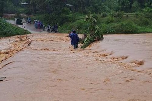 Không chủ quan với mưa lũ sau bão