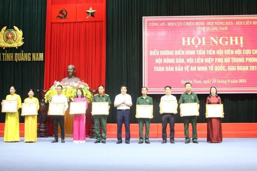Biểu dương nhiều tập thể, cá nhân điển hình trong phong trào toàn dân bảo vệ an ninh Tổ quốc