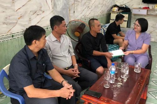 Hỗ trợ ngư dân bị chìm tàu