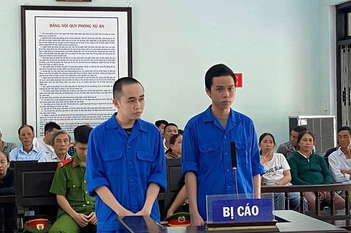 Cặp đôi 'con nghiện' cùng xộ khám