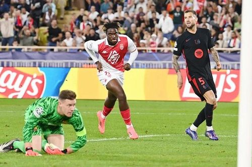 Chiếc thẻ đỏ sớm khiến Barcelona gục ngã ở Monaco