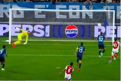 Chùm ảnh: Thủ môn cứu 'hai pha để đời' giúp Arsenal thoát thua