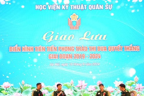 Giao lưu điển hình tiên tiến trong phong trào thi đua quyết thắng