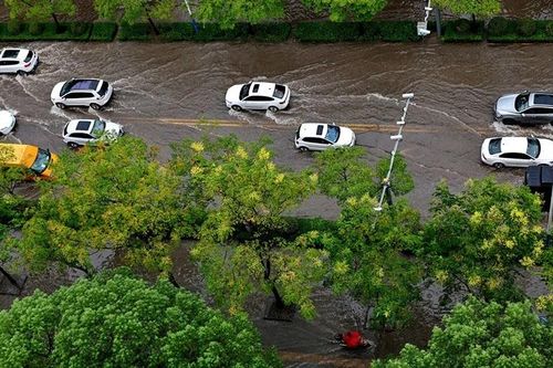 Chùm ảnh Thượng Hải sơ tán hơn 10 vạn dân vì mưa kỷ lục