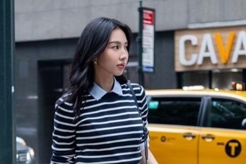 Hoa hậu Thùy Tiên phong cách thời trang Mỹ, dạo chơi đường phố New York