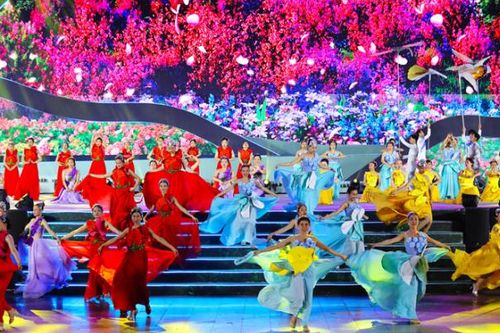 Festival hoa Đà Lạt diễn ra suốt một tháng, có phố rượu vang, hội cỏ hồng Langbiang