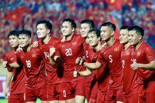 Đội tuyển bóng đá Việt Nam tụt 1 bậc trên bảng xếp hạng Thế giới