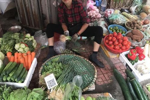 Hơn 1 tuần sau bão Yagi, giá rau xanh vẫn 'nhảy múa'