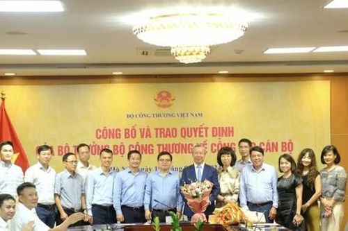 Bản tin 8H: Bộ Công Thương và Bộ Tài chính bổ nhiệm nhân sự chủ chốt