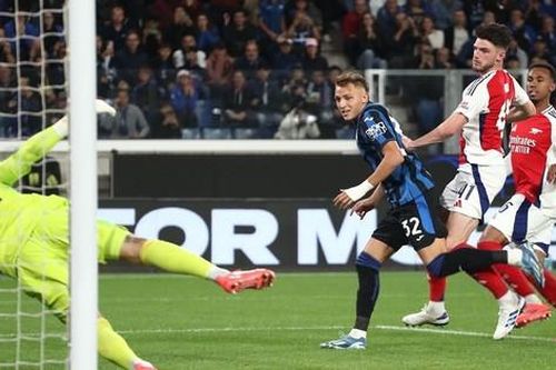 David Raya cứu thua khó tin, Arsenal hút chết trước Atalanta