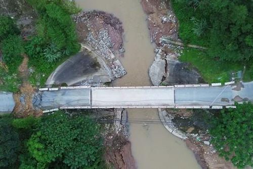 Đề nghị phá dỡ cầu bị sụt lún ở Hòa Bình, nhanh chóng xây cầu mới