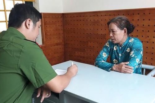 Khởi tố 2 phụ nữ cản trở khai thác cát và đánh, tạt nước sôi vào công an