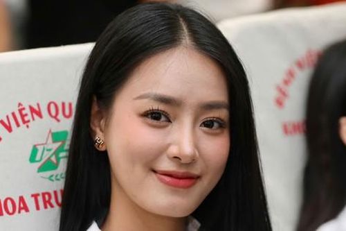 Á hậu Bùi Khánh Linh, Hoa khôi Huỳnh Thúy Vi hiến máu tại Chủ Nhật Đỏ