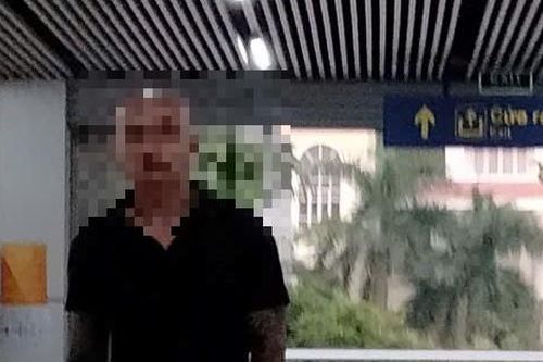 Cô giáo ở Hà Nội cầu cứu cảnh sát vì bị đối tượng xăm trổ bám theo trên đường về nhà
