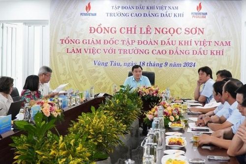 Tổng Giám đốc Petrovietnam Lê Ngọc Sơn làm việc với PV College