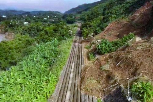 Nguy cơ tiếp tục sạt lở 'nuốt gọn' nhà ga đường sắt ở Yên Bái