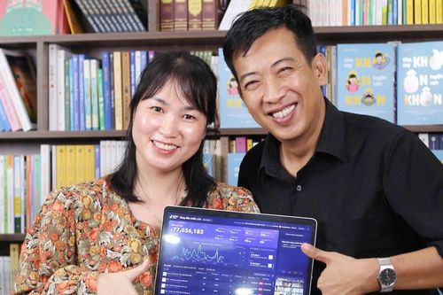 Anh 'Chánh văn' Hoàng Anh Tú livestream bán sách đạt doanh thu bất ngờ