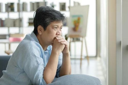 Mẹ vợ ra trông cháu, soi xét con rể từ đôi giày tới chuyện mua nhà, xe