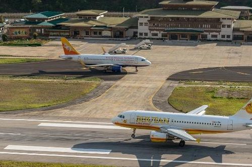 Sân bay khó hạ cánh nhất thế giới, chỉ 50 phi công được phép bay
