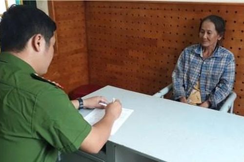 Phê chuẩn khởi tố 2 phụ nữ cản trở, tạt nước sôi vào lực lượng chức năng