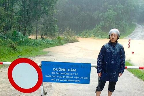 Nhiều địa phương ở Nghệ An cấm đường do ngập lụt