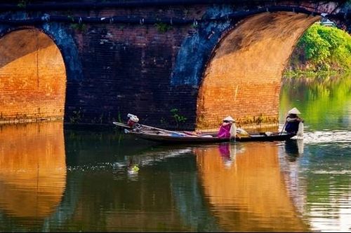 Giấc mơ trôi phía vạn đò