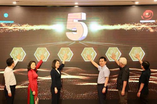 Triển lãm tư liệu trực tuyến tái hiện 'Hà Nội ngày về chiến thắng'