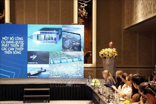 Thúc đẩy các giải pháp bền vững thu gom rác thải trên sông, kênh, rạch ở TP Hồ Chí Minh