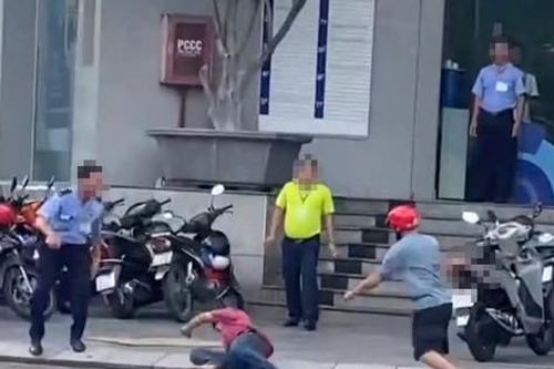 Công an lên tiếng vụ người đàn ông 'vung dao' chém người trên phố