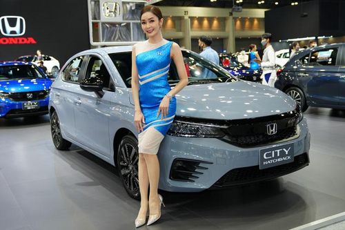 Ngắm giai nhân tuyệt sắc bên xe Honda City Hatchback