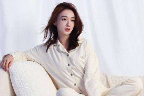 Ngô Cẩn Ngôn bầu bí vẫn làm việc vất vả để nuôi chồng thất nghiệp?