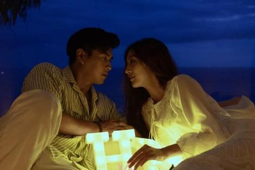 Hồ Quang Hiếu mừng sinh nhật, vợ trẻ tặng quà khủng