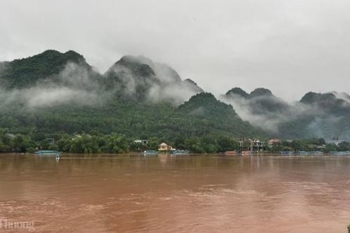 Quảng Bình: Nước lũ dâng cao, gần 400 ngôi nhà ngập sâu tại 'Làng du lịch tốt nhất thế giới'