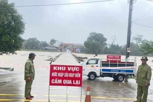 Hà Tĩnh: Nước sông Ngàn Phố vượt báo động 2, nhiều nơi ngập sâu