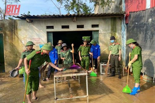 Trong hoạn nạn càng ngời sáng nghĩa đồng bào