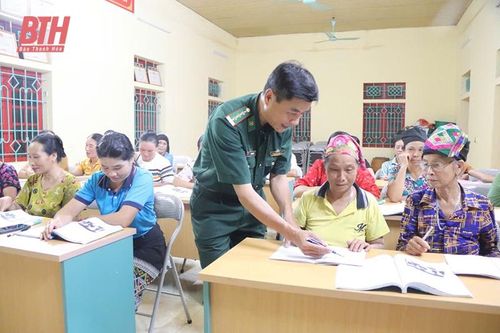 Lớp học đặc biệt cho những người 'đặc biệt' (Bài 1): Hành trình tìm con chữ không bao giờ muộn