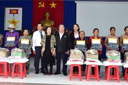 Bàn giao 40 căn nhà Đại đoàn kết cho hộ nghèo TX. Tịnh Biên