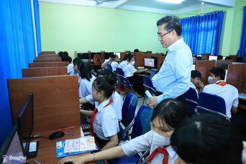 Đề nghị sớm bàn giao 2 công trình trường học tại Khu tái định cư Lộc An - Bình Sơn