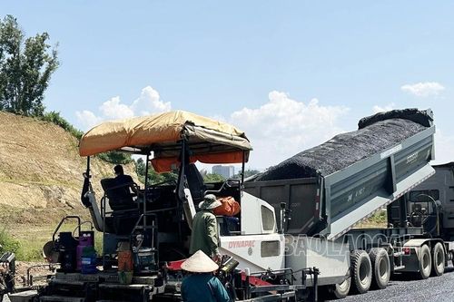 Thảm bê tông nhựa dự án nâng cấp Tỉnh lộ 156 đầu Kim Thành