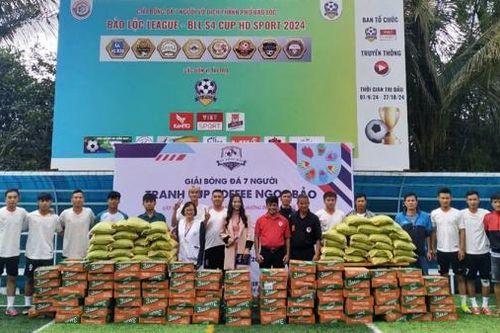 Bảo Lộc: Tổ chức giao lưu bóng đá quyên góp hơn 2 tấn gạo ủng hộ đồng bào miền Bắc