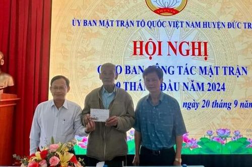Cụ ông 100 tuổi trích tiền tiết kiệm ủng hộ đồng bào miền Bắc