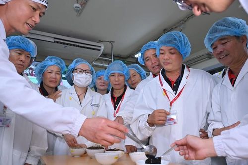 Nông dân NESCAFE PLAN thăm quan nhà máy hiện đại nhất của Tập đoàn Nestlé